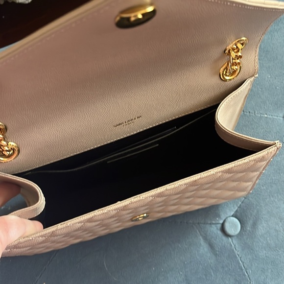 Saint Laurent Envelope patent leather crossbody bag
Never worn
Beige - Picture 3 of 5